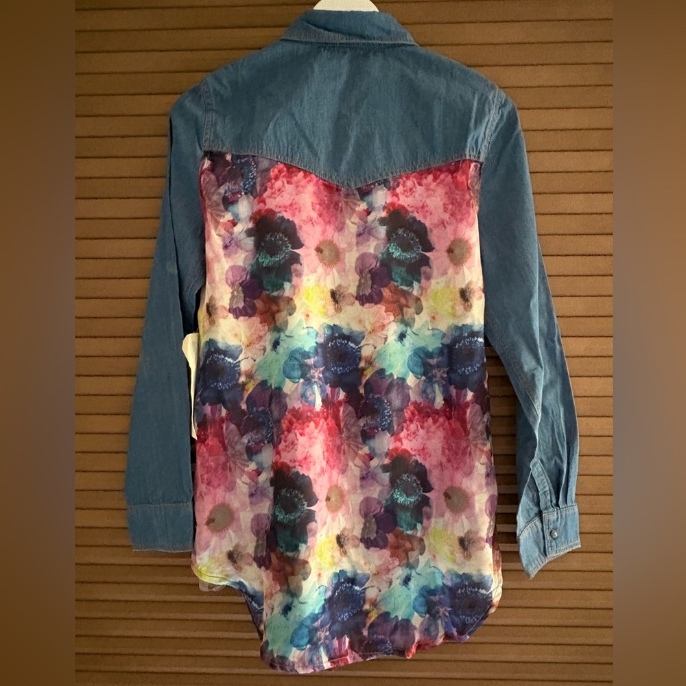 Aratta Multicolor Artistic Button Down Blouse NWT - image 2